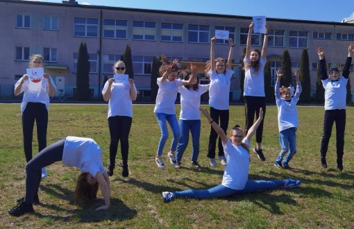 Zdjęcie grupowe dzieci w SP Zygry